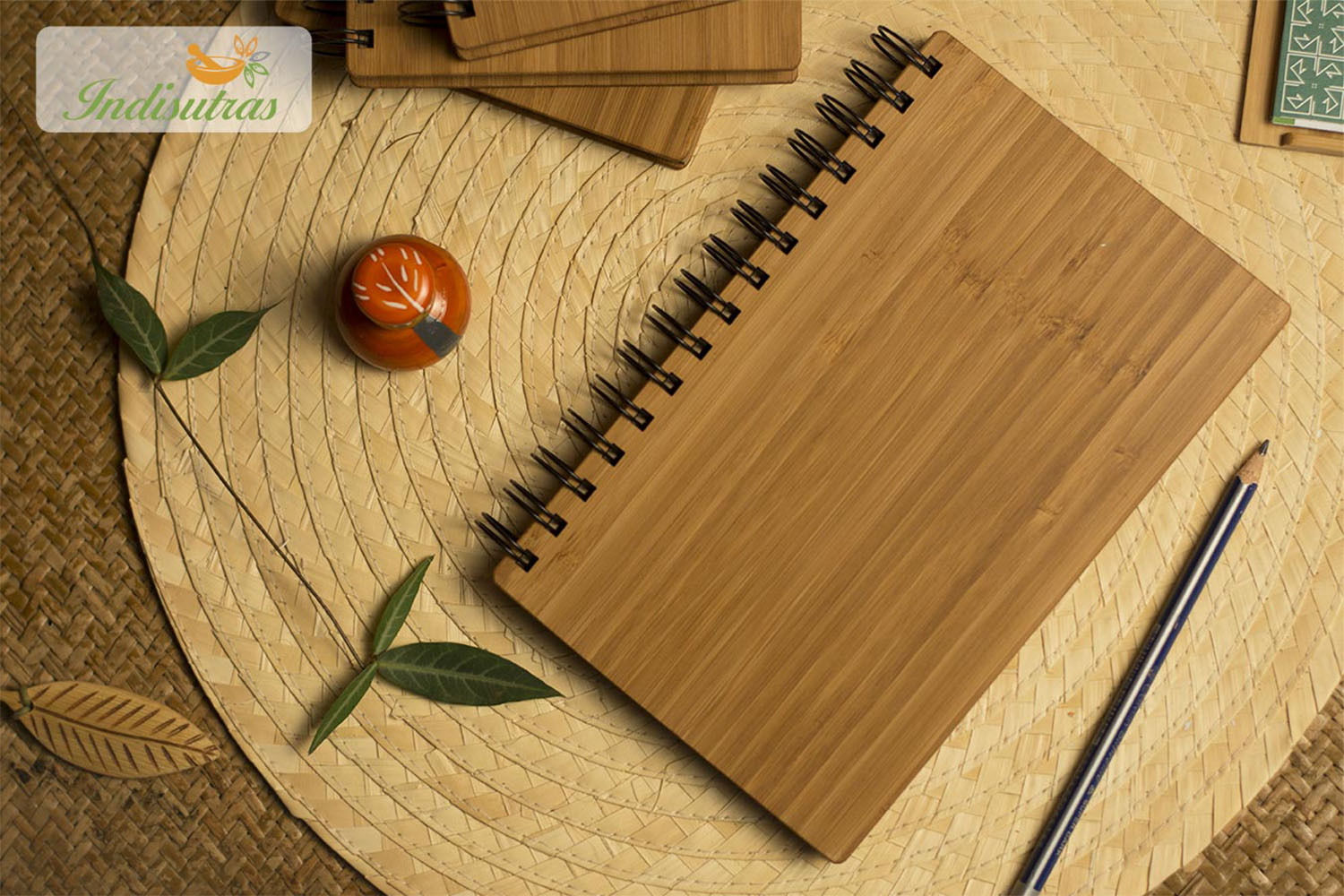 Bamboo-notepad-with-recycled-paper-Lifestyle_01